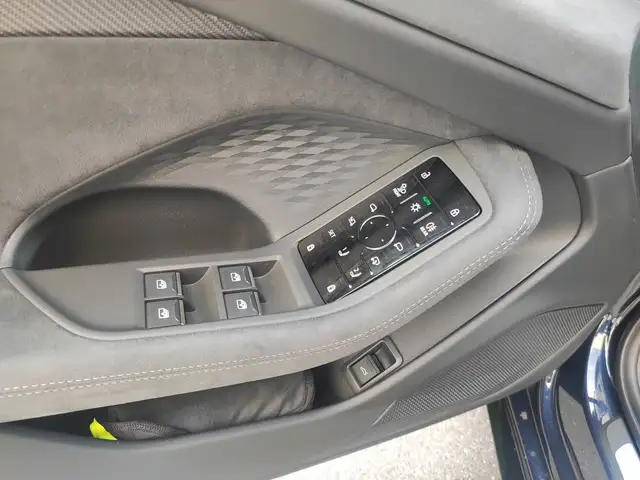 Audi A6 view 23