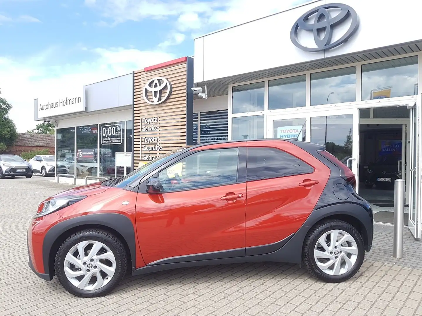 Toyota Aygo X 1,0 *Pulse* Schalter mit Allwetterreifen Rot - 2
