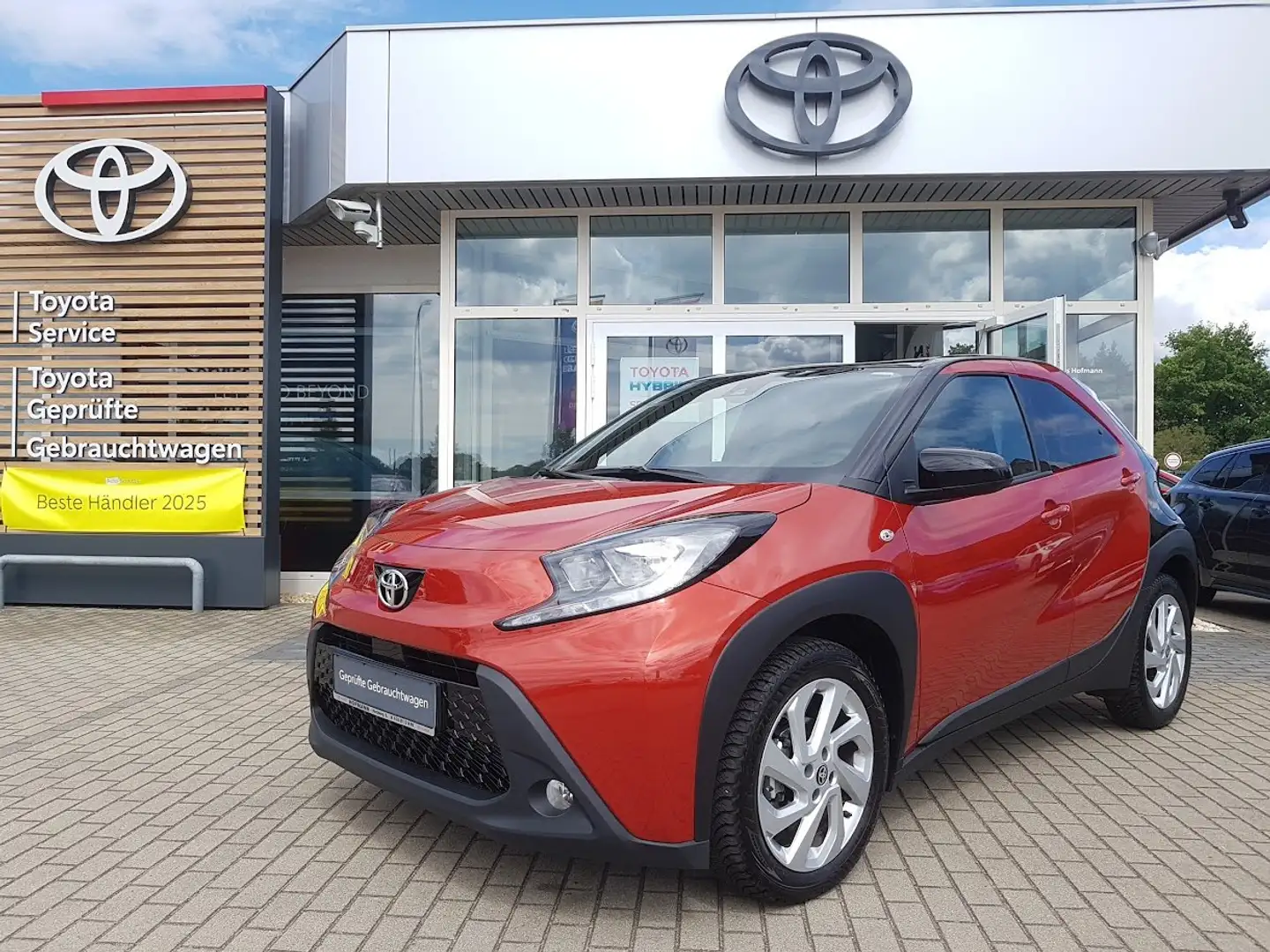 Toyota Aygo X 1,0 *Pulse* Schalter mit Allwetterreifen Rot - 1