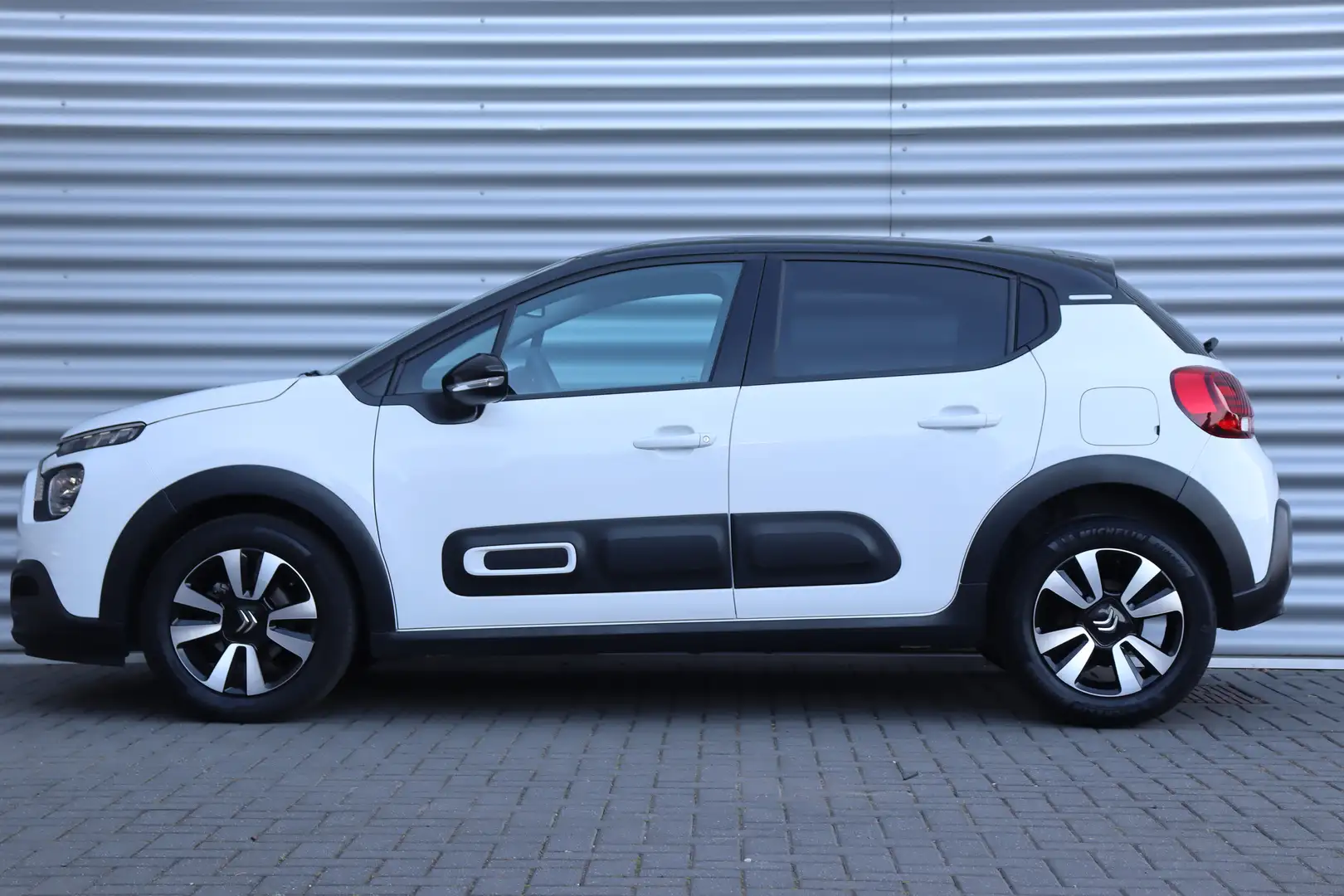 Citroen C3 Citroën 1.2 PURETECH 83PK 5-DRS SHINE / NAVI / CLI Wit - 2