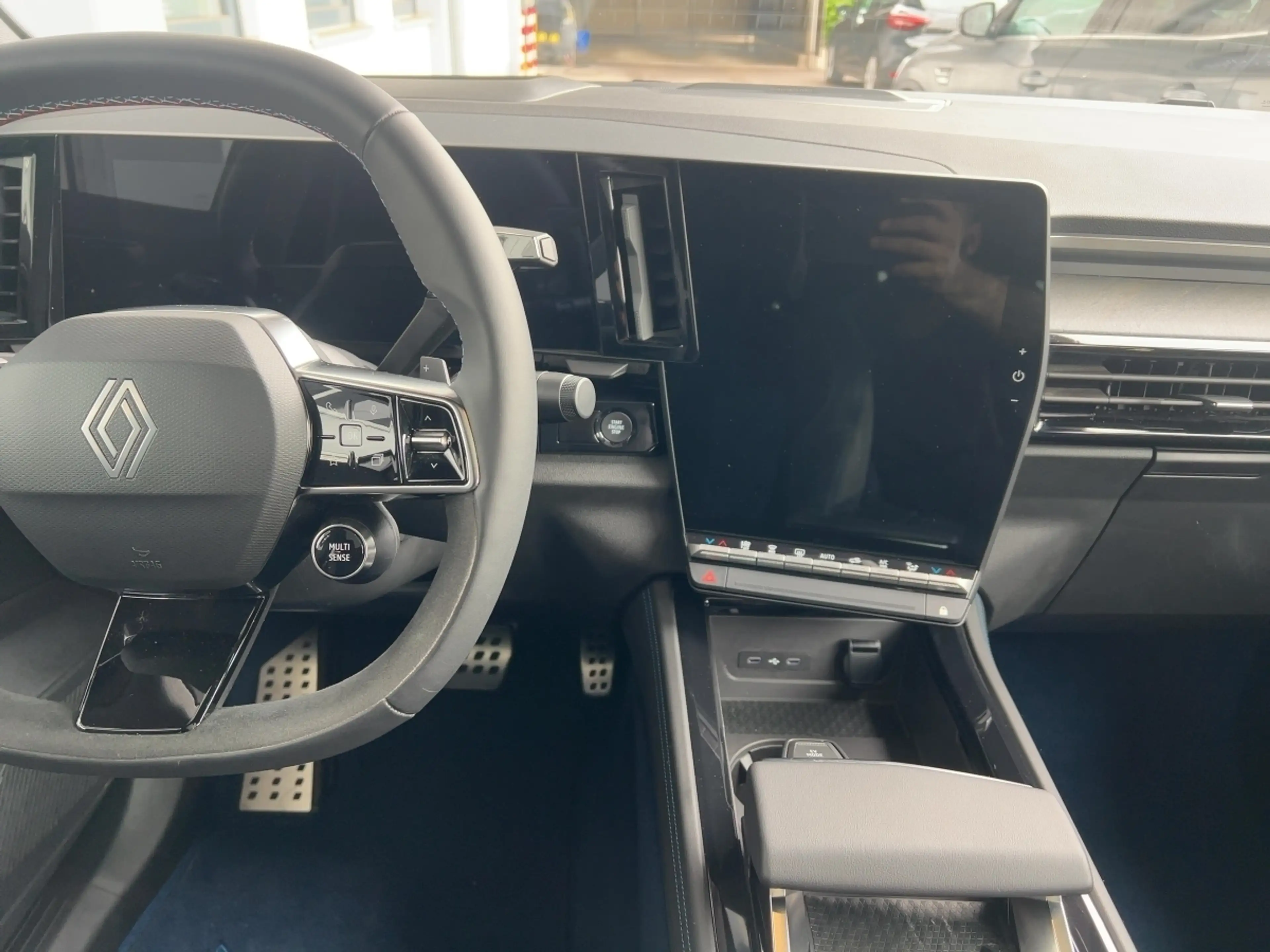 Renault Rafale Atelier Alpine E-Tech Plug-in Hybrid 4x4 — photo 12