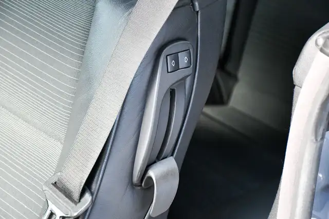 BMW 3 Series view 21