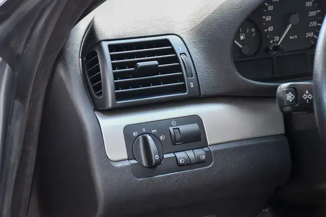 BMW 3 Series view 14