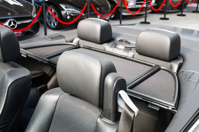 BMW 3 Series view 18