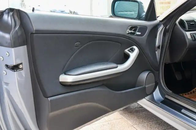 BMW 3 Series view 13