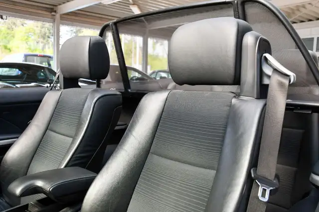 BMW 3 Series view 17