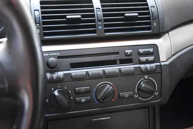 BMW 3 Series view 30