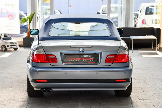 BMW 3 Series view 11