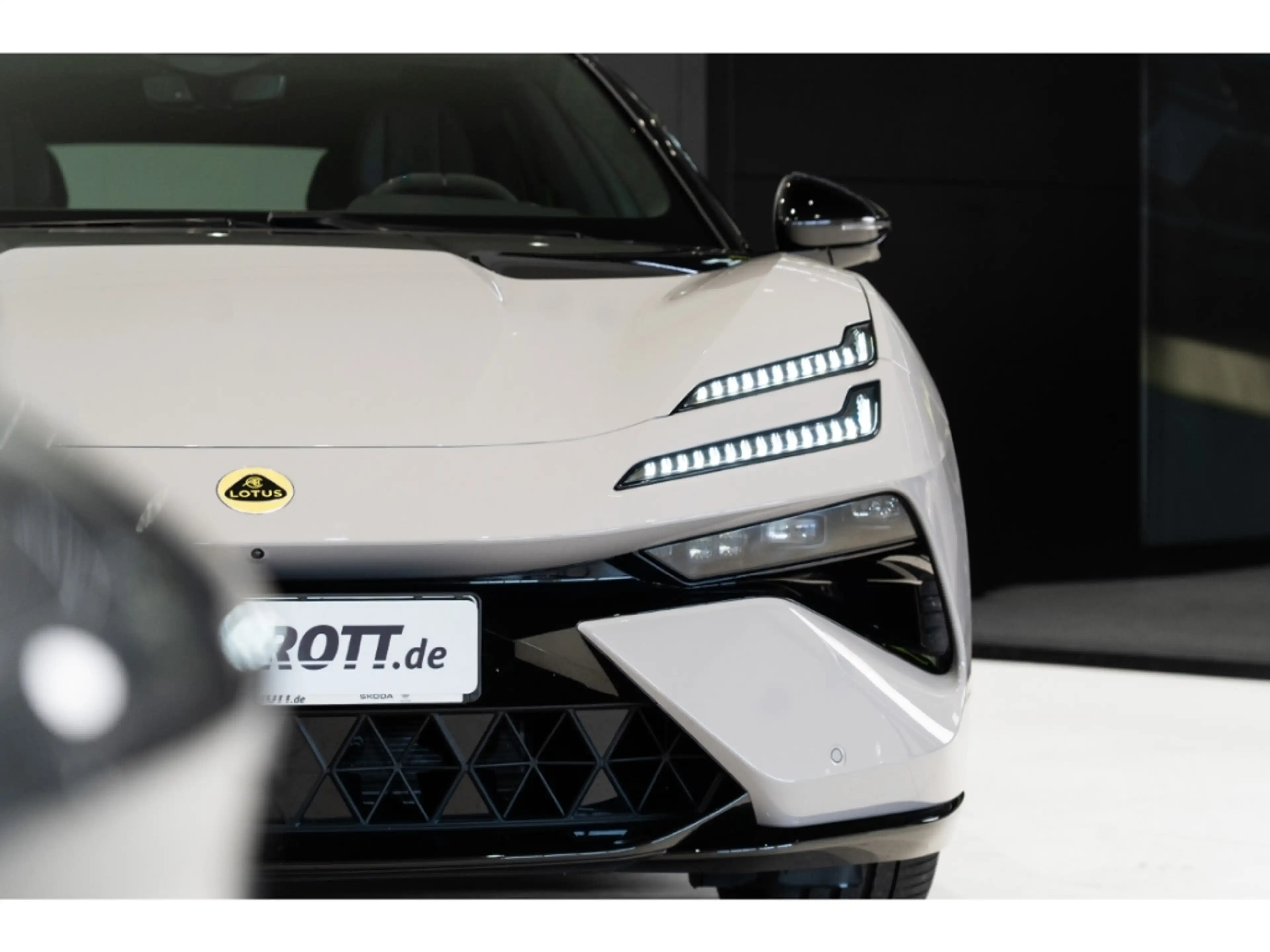 Lotus Emeya 600 Sport SE Electric towbar, 22'' spoke gloss Bla — photo 6