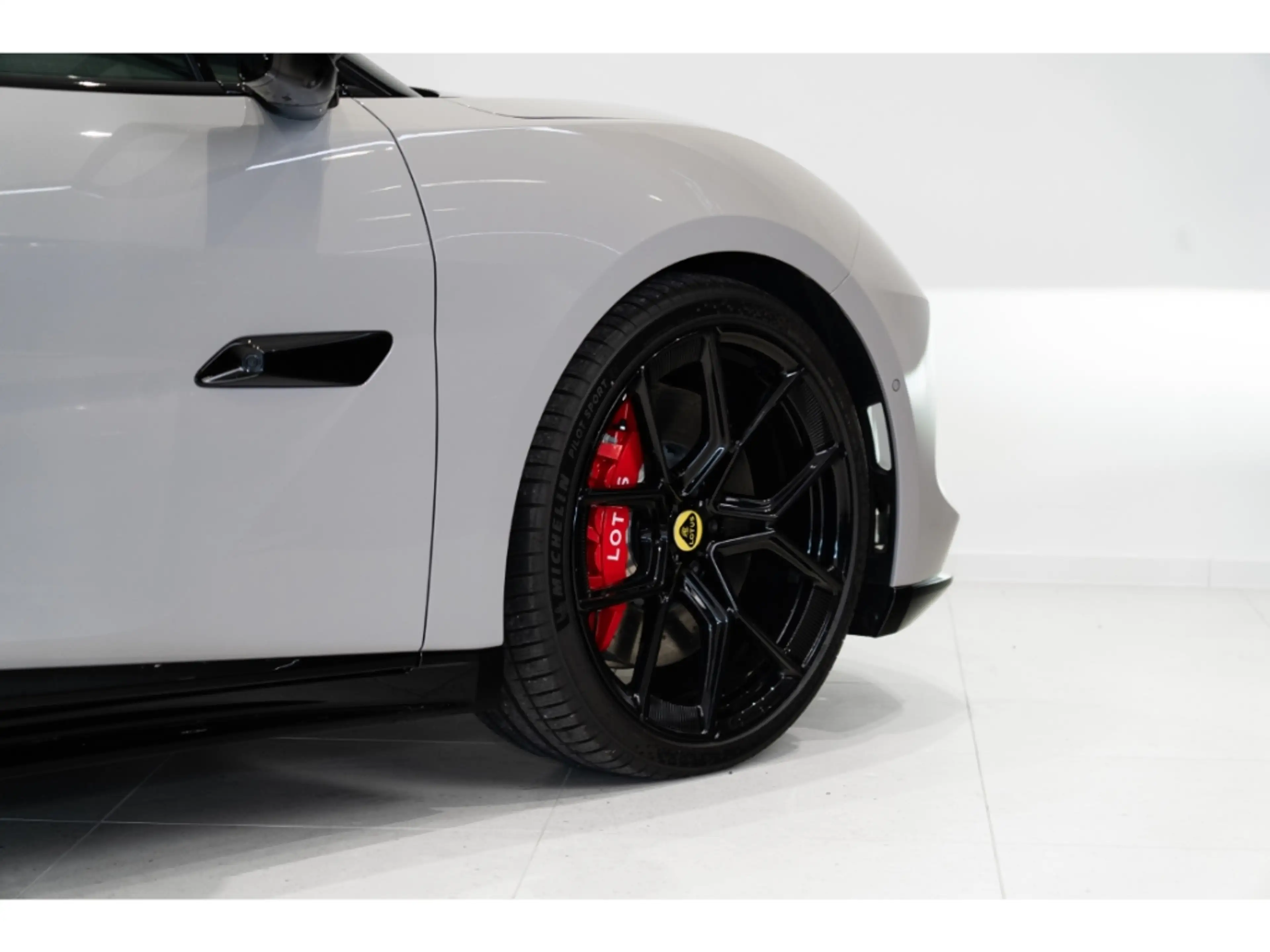 Lotus Emeya 600 Sport SE Electric towbar, 22'' spoke gloss Bla — photo 13