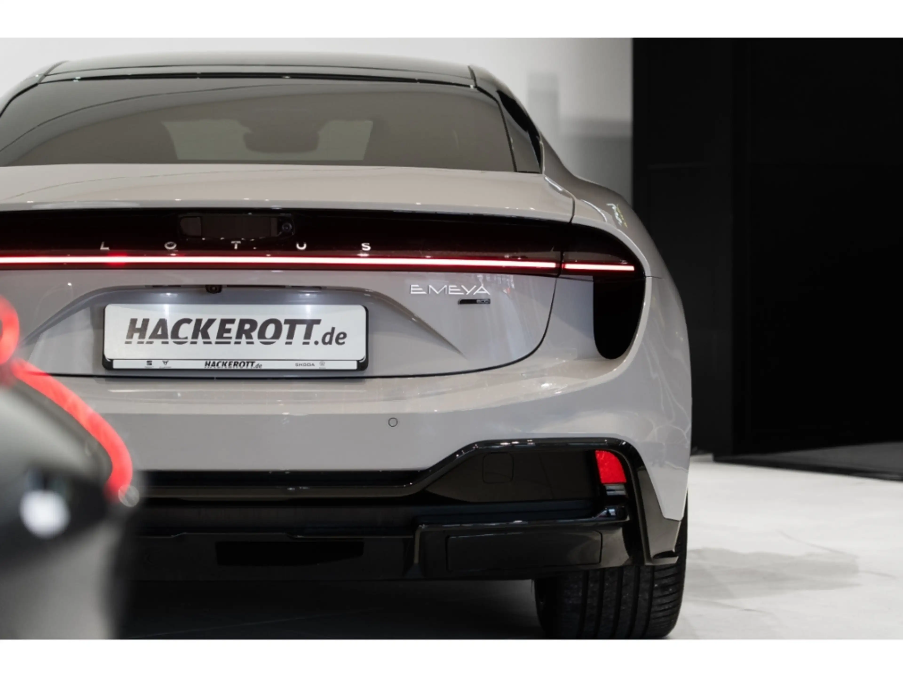 Lotus Emeya 600 Sport SE Electric towbar, 22'' spoke gloss Bla — photo 7