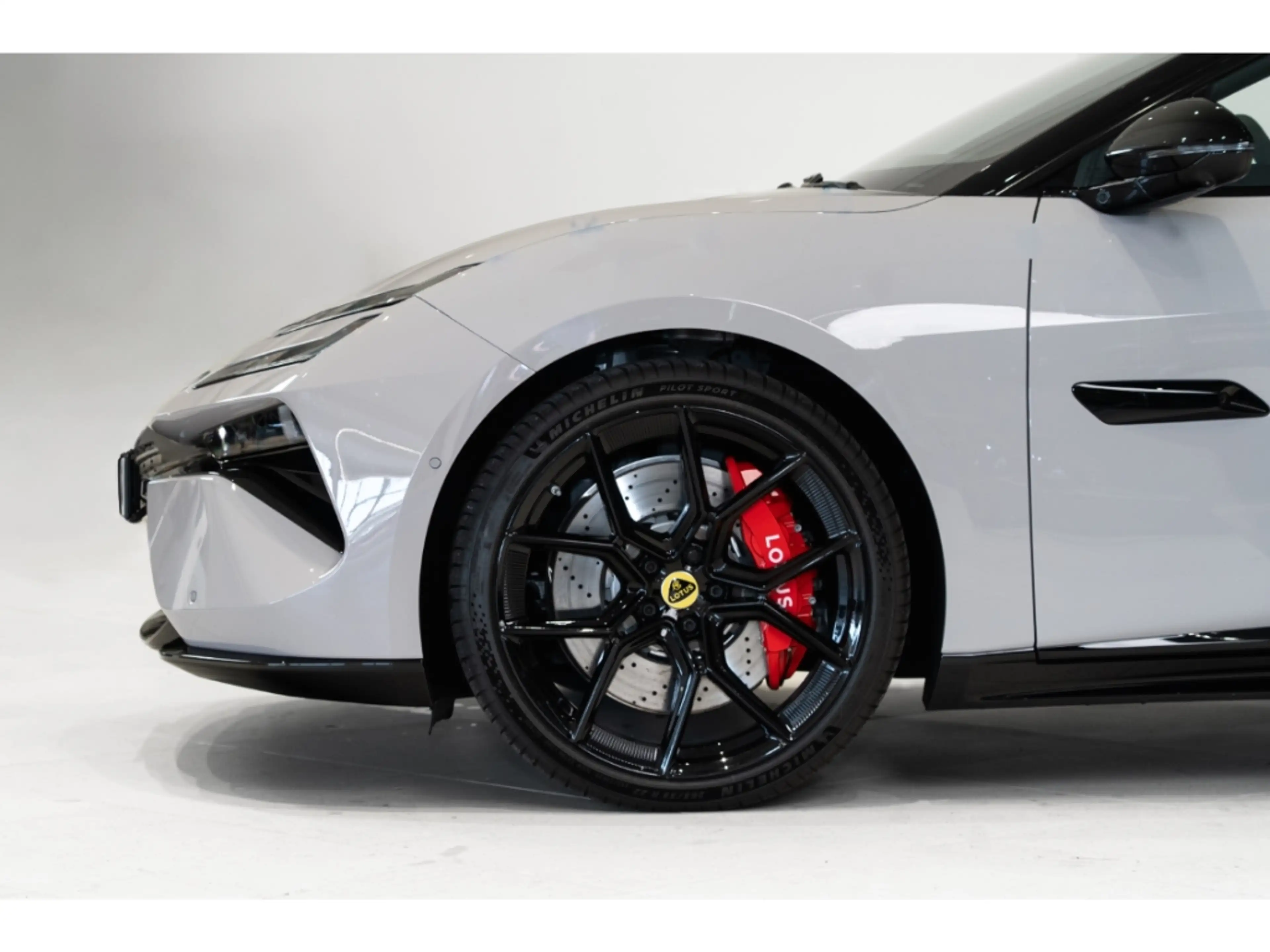Lotus Emeya 600 Sport SE Electric towbar, 22'' spoke gloss Bla — photo 8