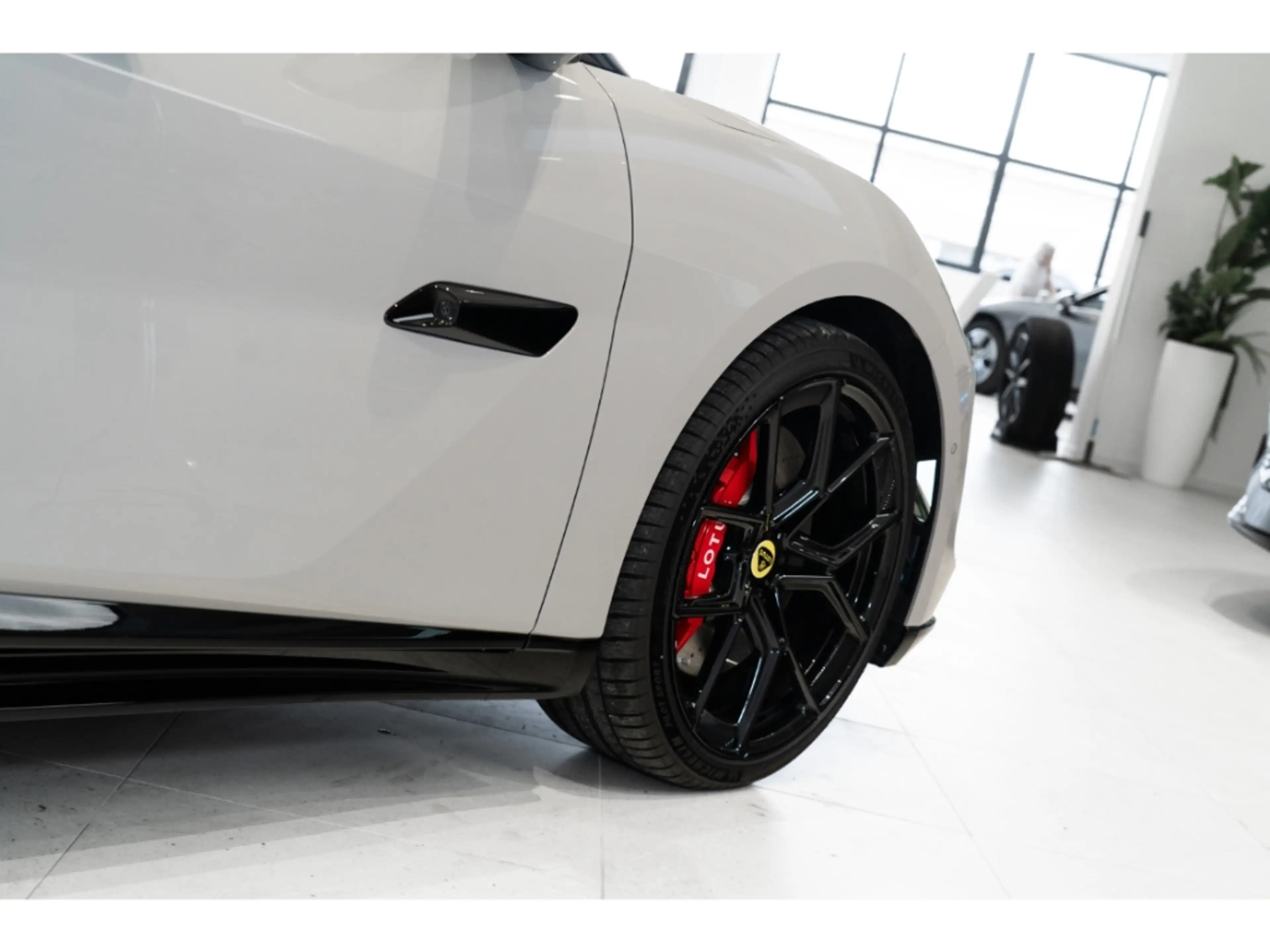 Lotus Emeya 600 Sport SE Electric towbar, 22'' spoke gloss Bla — photo 11
