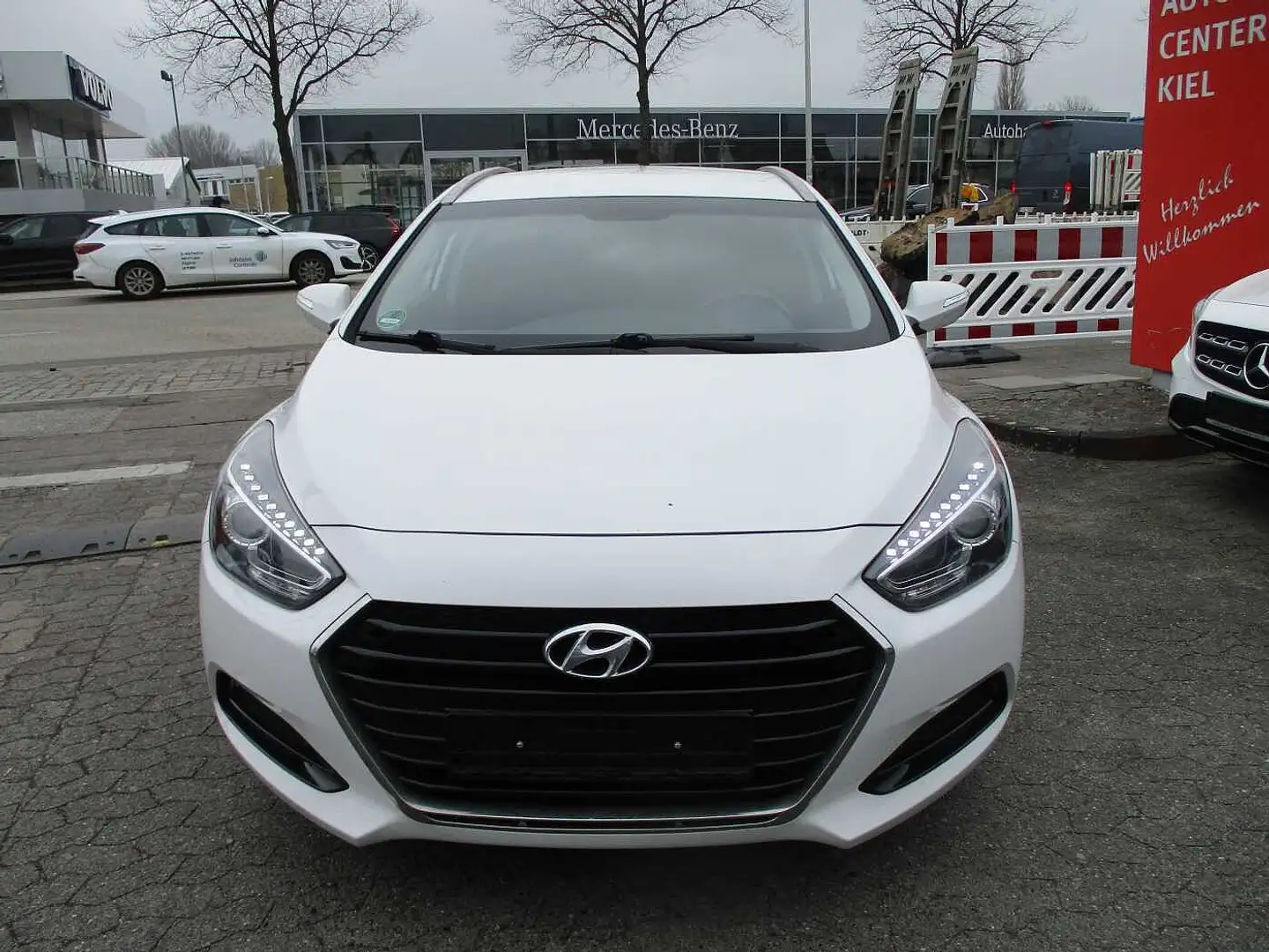 Hyundai i40 Kombi 1.6 blue Classic *Scheckheft gepflegt* Blanc - 2