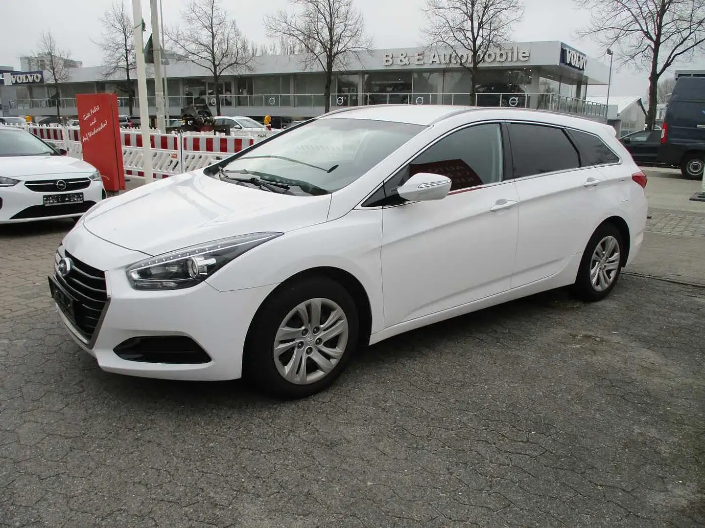 Hyundai i40 Kombi 1.6 blue Classic *Scheckheft gepflegt* Blanc - 1
