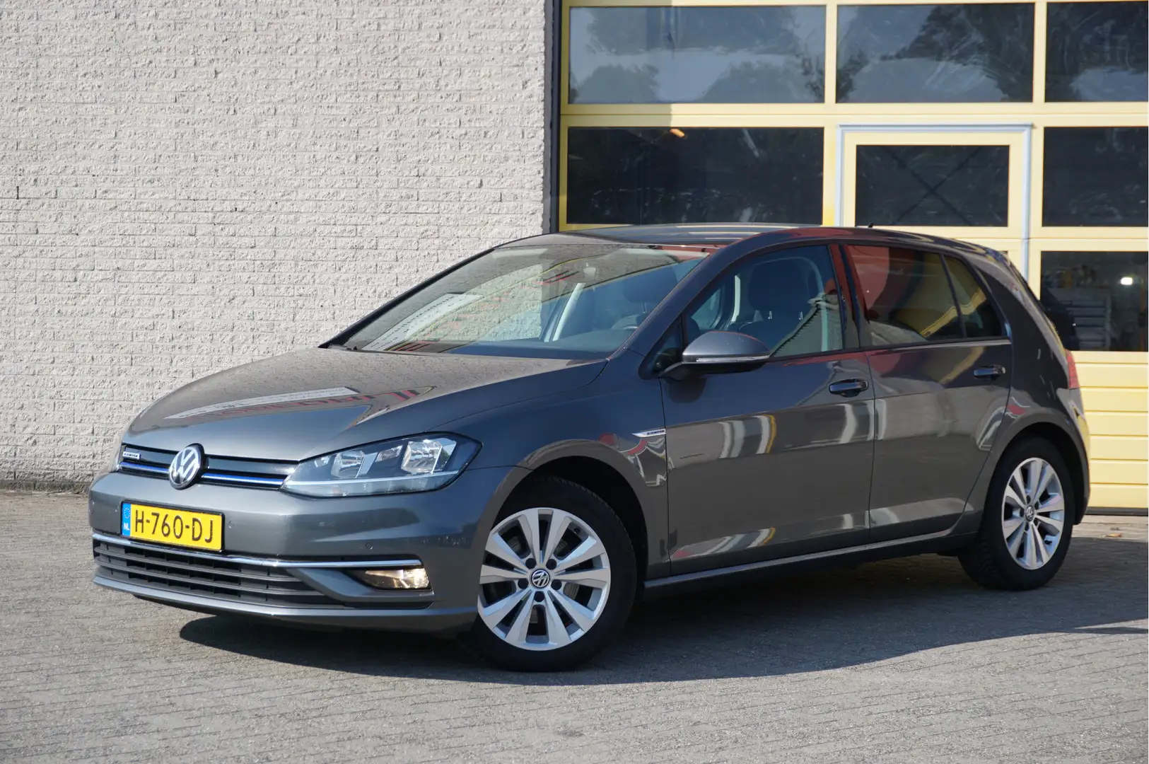 Volkswagen Golf 1.5 TSI 5drs Comfortline BJ2020 Lmv 16" | Led | Pd Grijs - 2