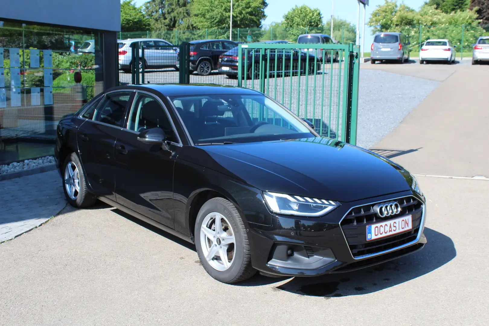 Audi A4 SB 30 2.0 TDi 136 CV S-TRONIC BUSINESS EDITION Noir - 2