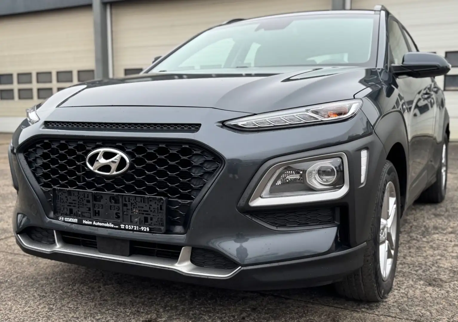 Hyundai KONA Trend 2WD LED Kamera Klima SHZ AHK Navi Grau - 1