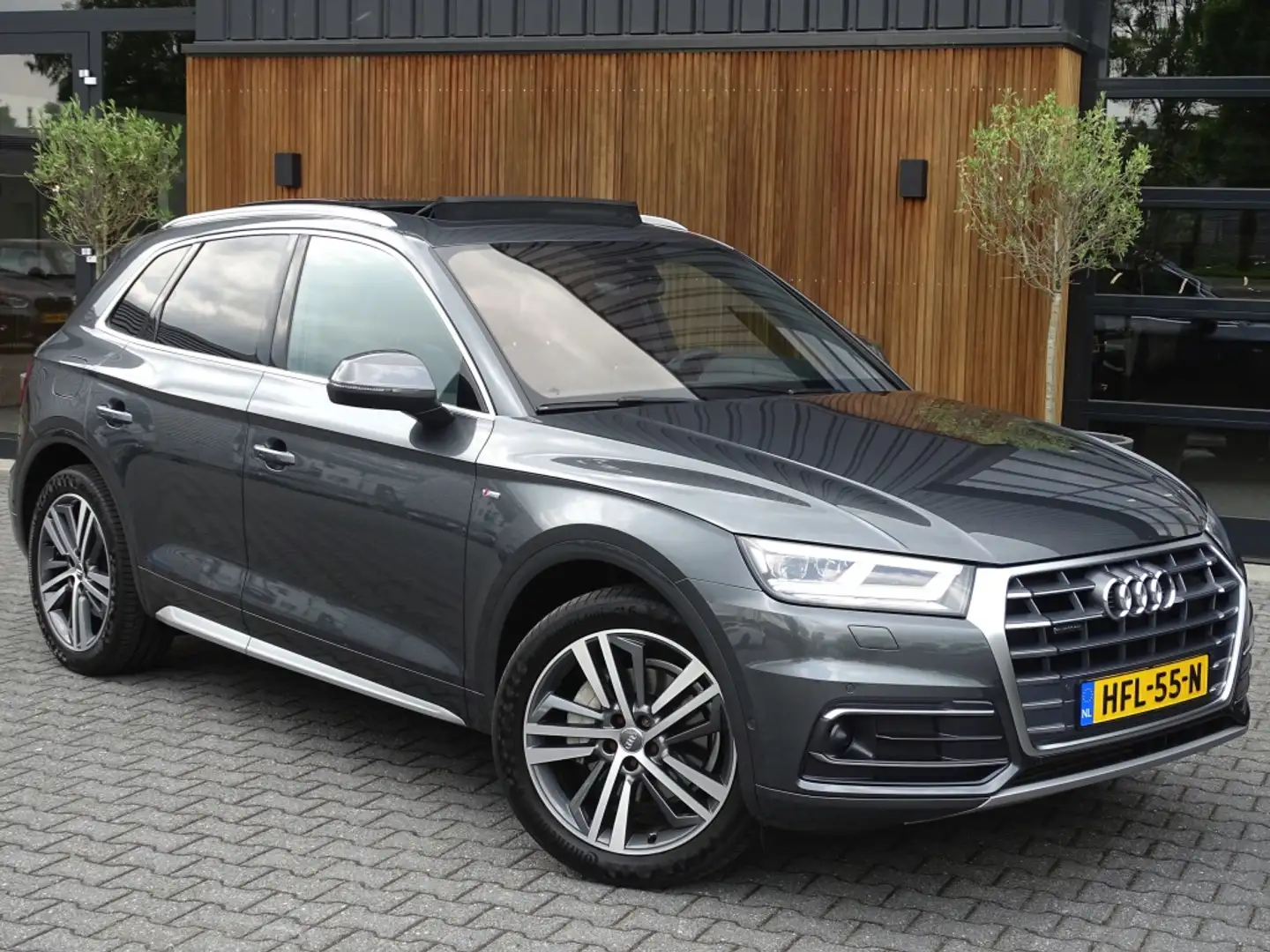 Audi Q5 2.0 TFSI 252PK Quattro / S-line / B&O / Head-Up / Grijs - 2