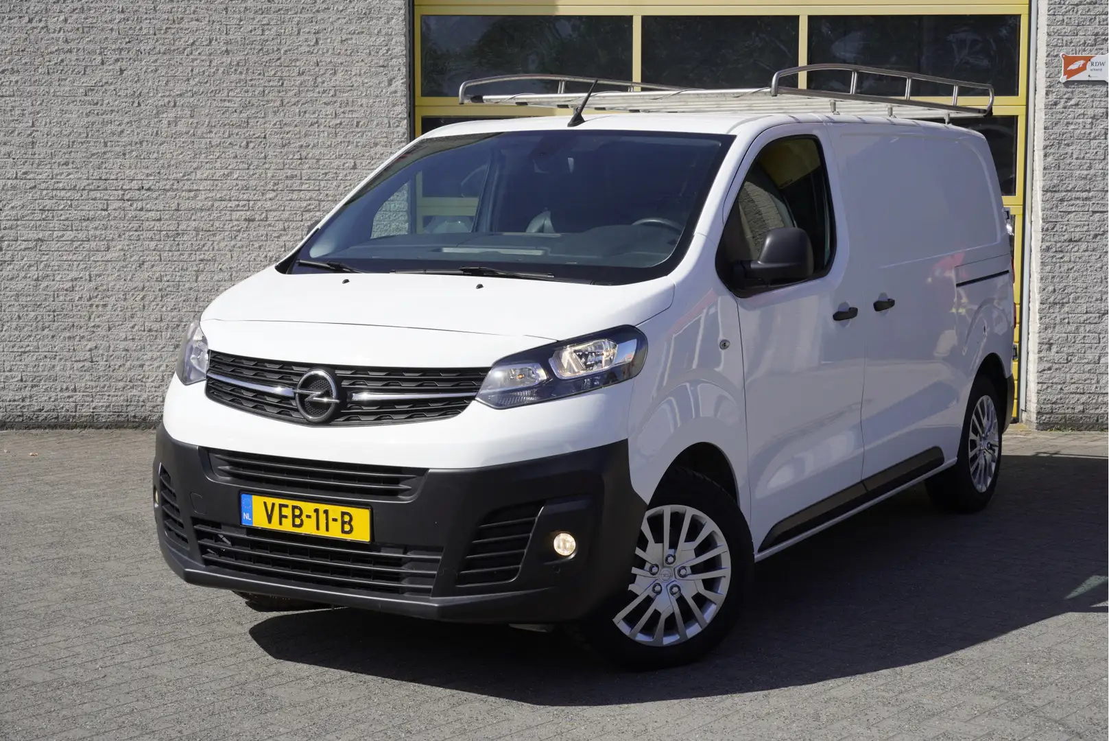 Opel Vivaro 2.0 CDTI L2H1 Edition BJ2020 Pdc | Navi | Trekhaak Wit - 1
