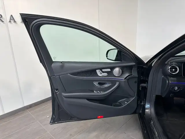 Mercedes-Benz E-Class view 6