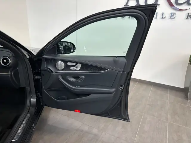 Mercedes-Benz E-Class view 7