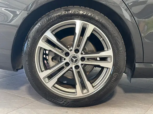 Mercedes-Benz E-Class view 3