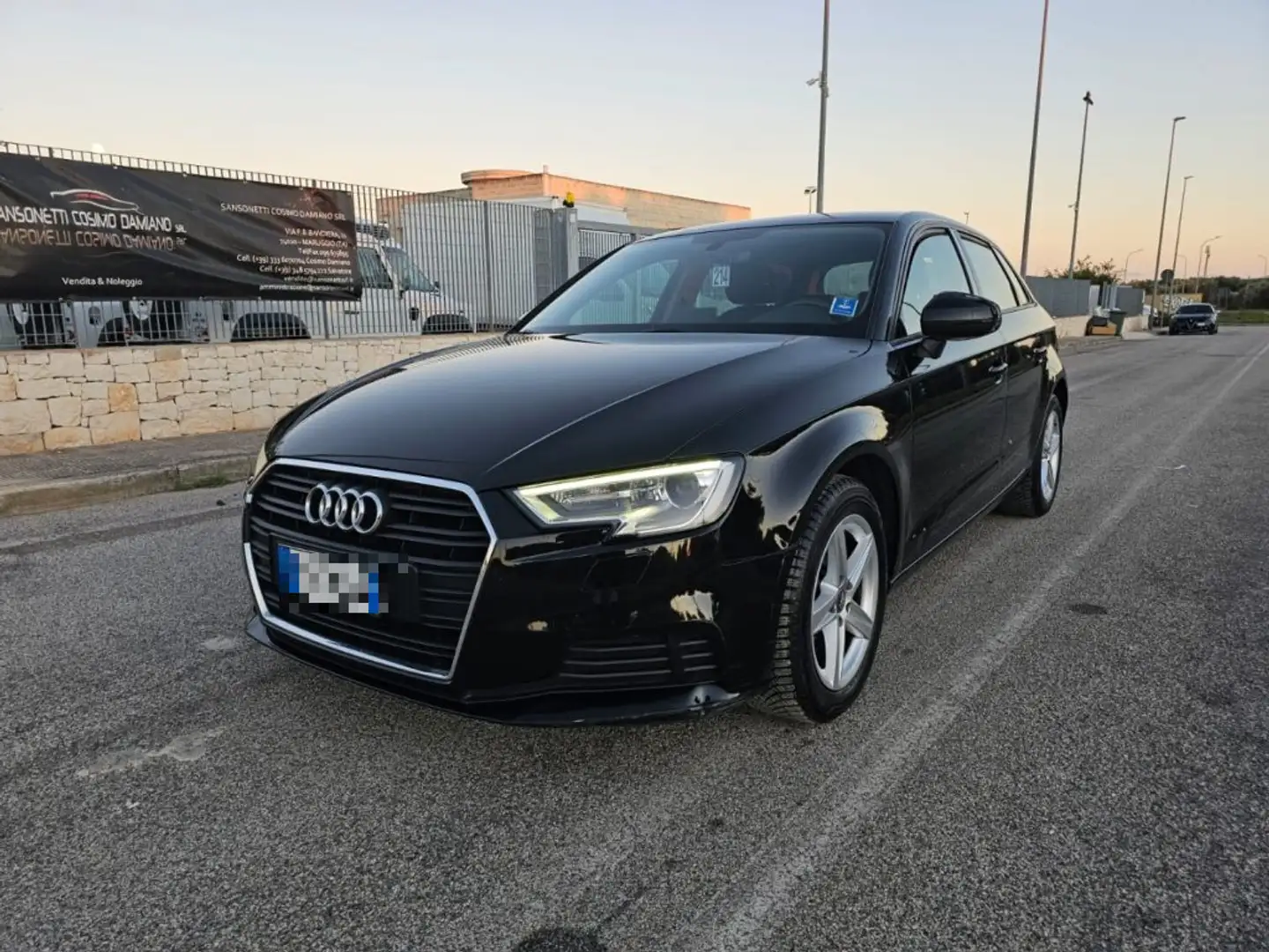 Audi A3 30 TDI Business Sportback Schwarz - 1
