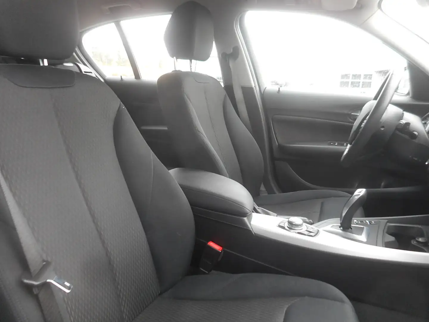 BMW 116 d Aut. Grau - 2