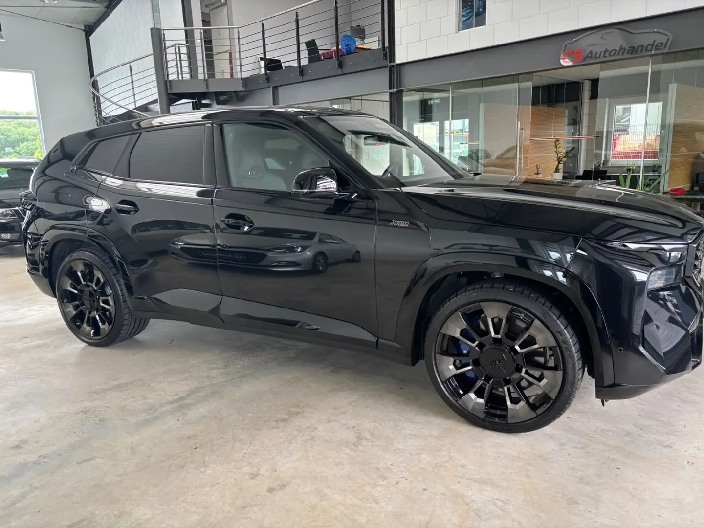 BMW XM Iconic Glow, 23"M,AHK,Massage Drivers Schwarz - 2