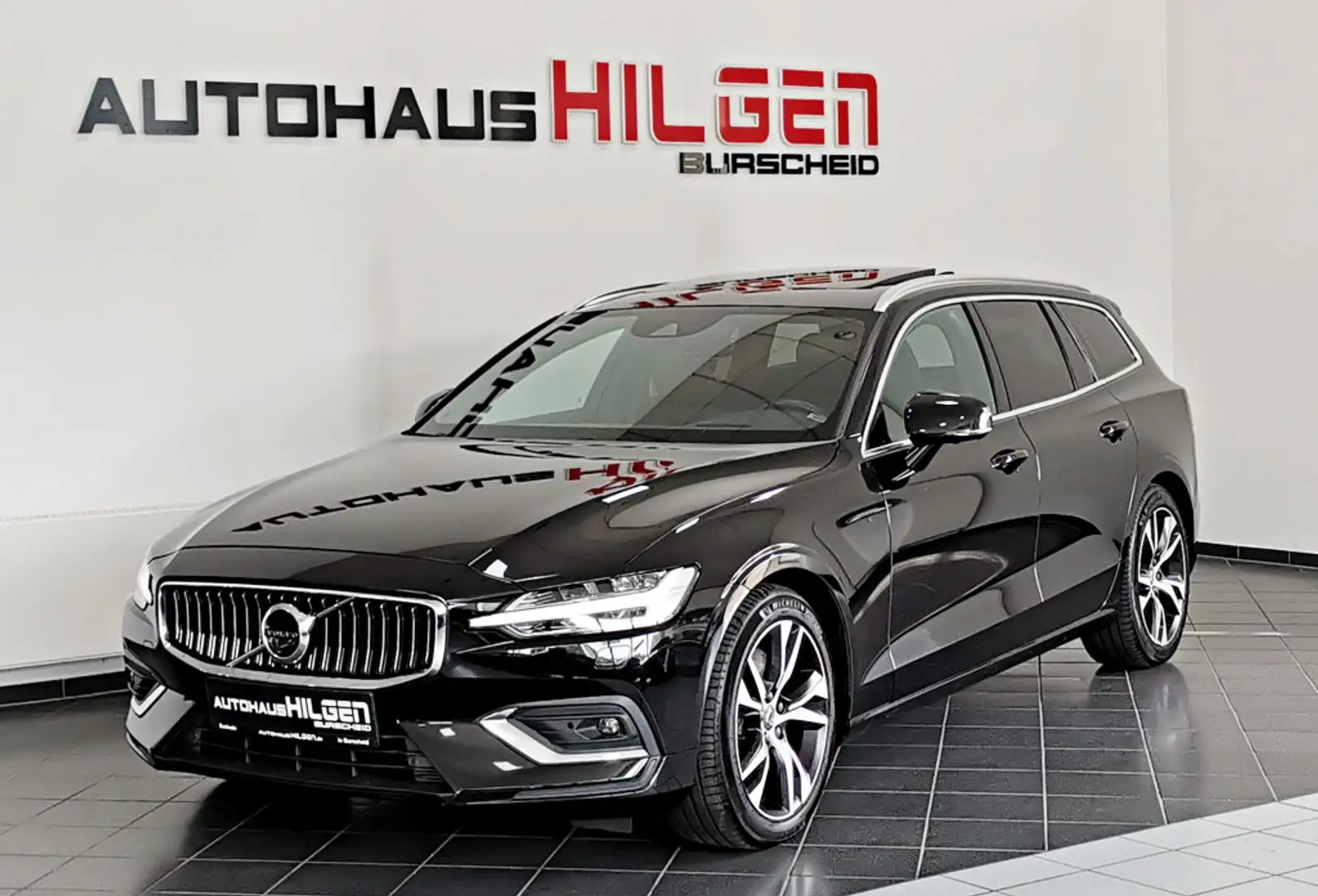 Volvo V60 Inscription AWD*Pano*360°Ka*Head-up*AHK*Navi Schwarz - 1
