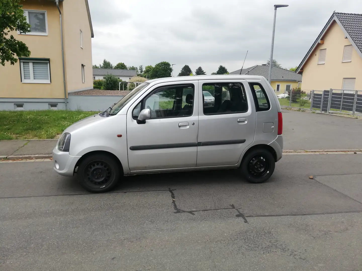 Opel Agila 1.0 12 V srebrna - 2