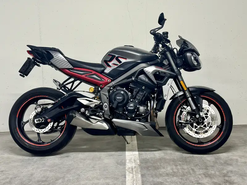 Triumph Street Triple RS - foto 3