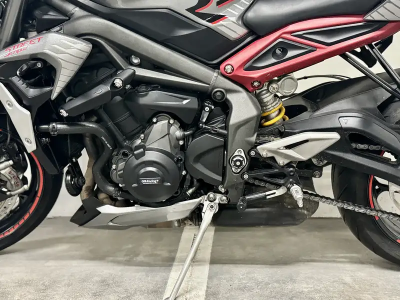 Triumph Street Triple RS - foto 7