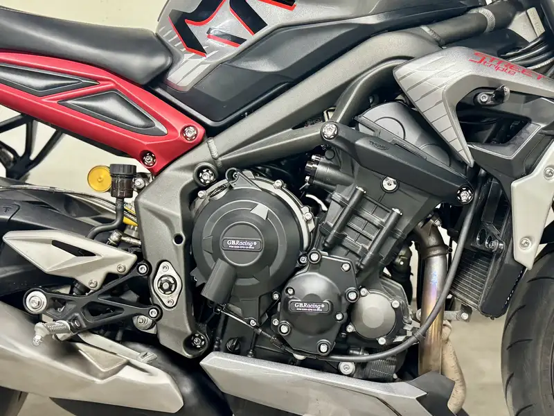 Triumph Street Triple RS - foto 8
