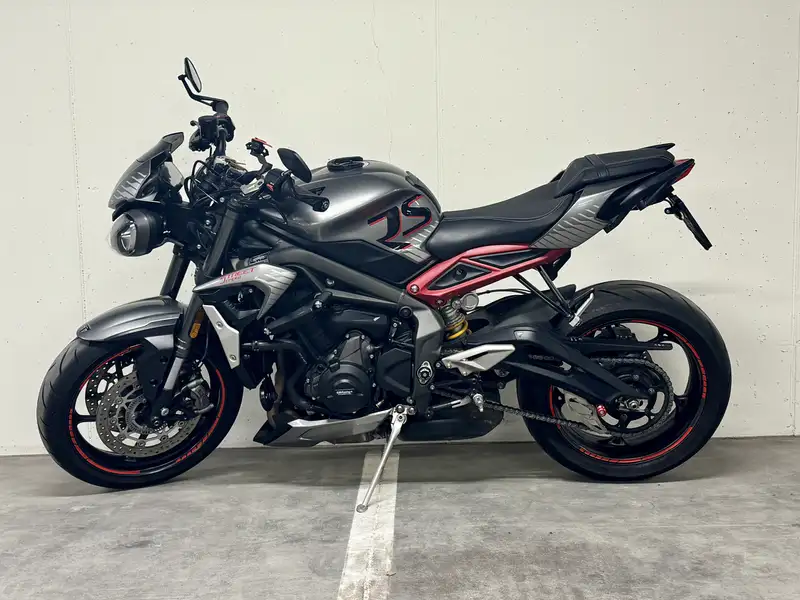 Triumph Street Triple RS - foto 2