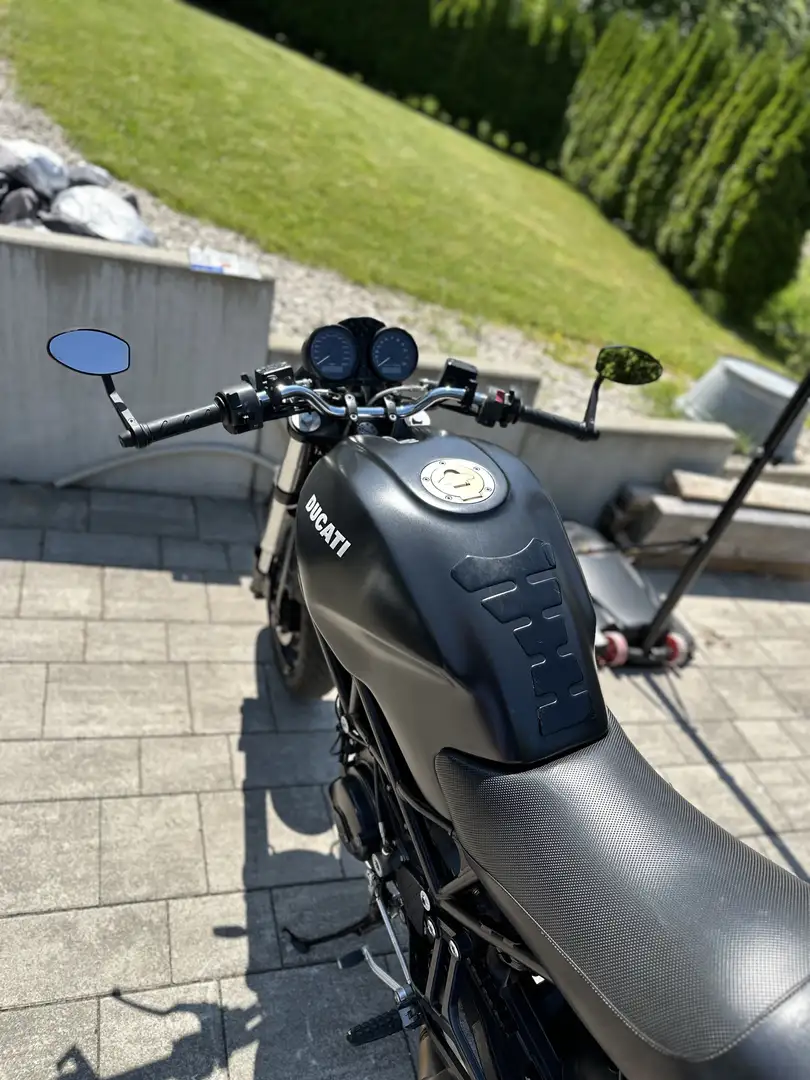 Ducati Monster 695 Dark - 1