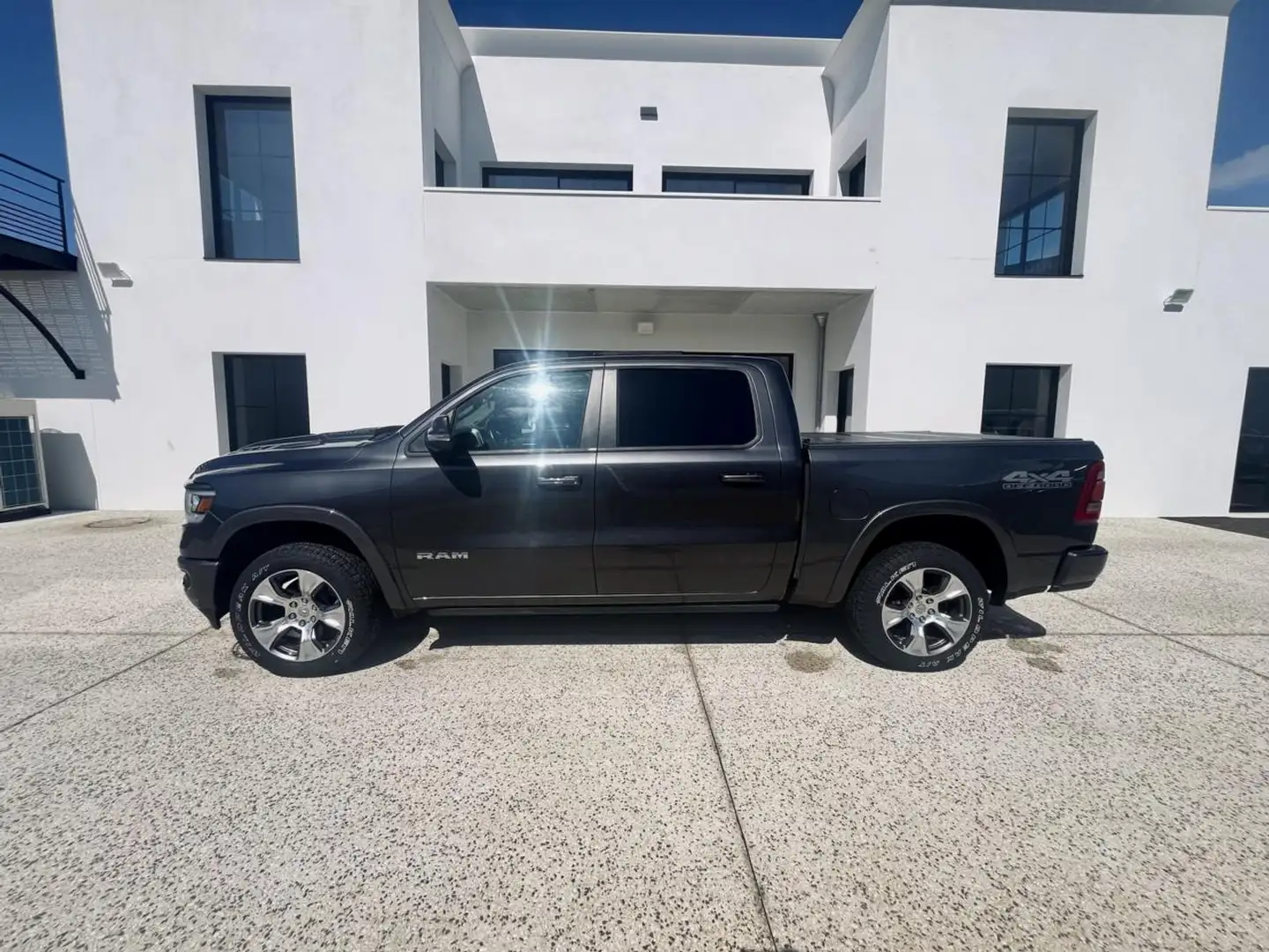 Dodge RAM 1500 LARAMIE DOUBLE CABINE 5.7 L V8 - 2