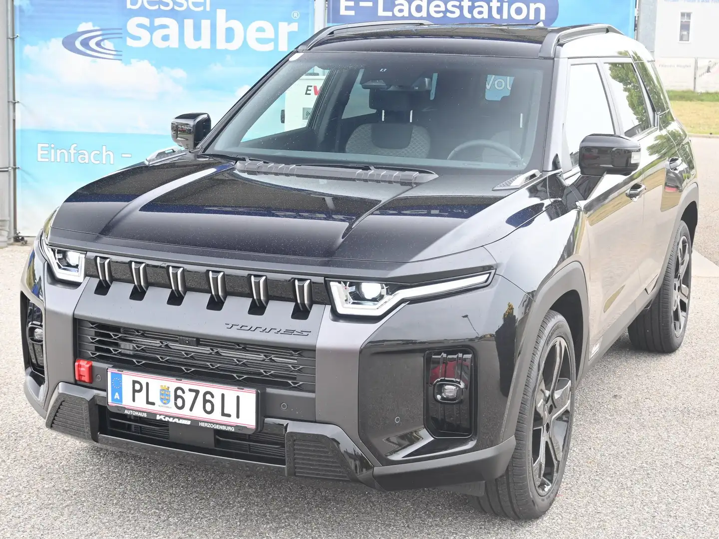 SsangYong Torres Torres 1,5i GDI Black Edition Aut. Black Edition Schwarz - 1