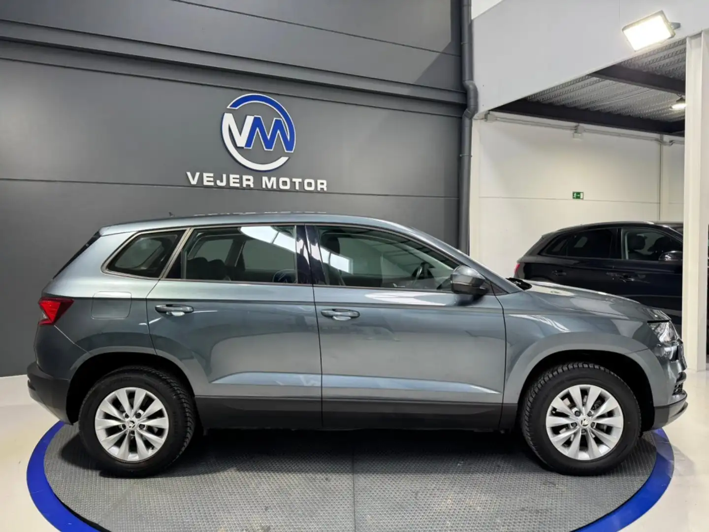 Skoda Karoq 1.0 TSI Ambition Blau - 2