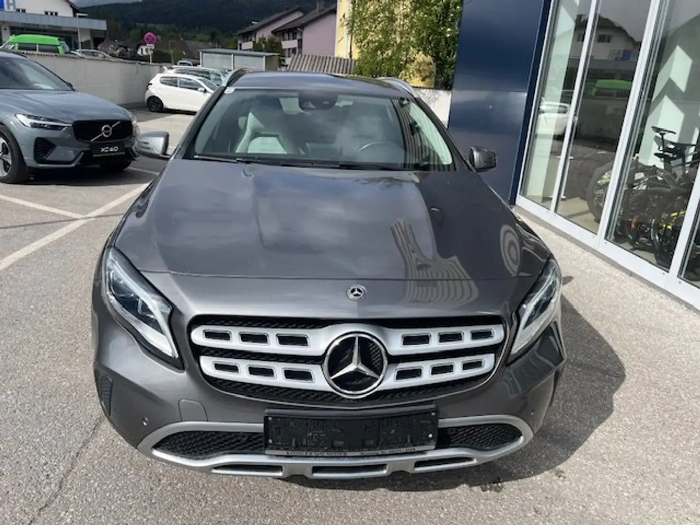Mercedes-Benz GLA 180 GLA 180 *Benzin*Schalter*EZ. 08/2017*105.000km* Grau - 2