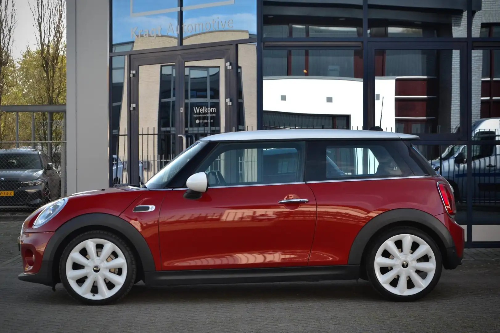 MINI Cooper Mini 1.5 Chili Business / NL Auto / Metallic / Nav Rood - 2