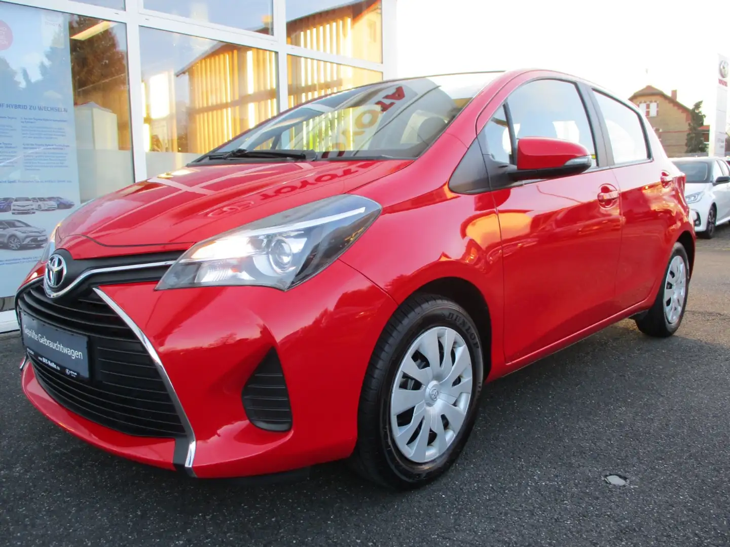 Toyota Yaris 1.33 Comfort Kamera Klima Tempomat crvena - 2