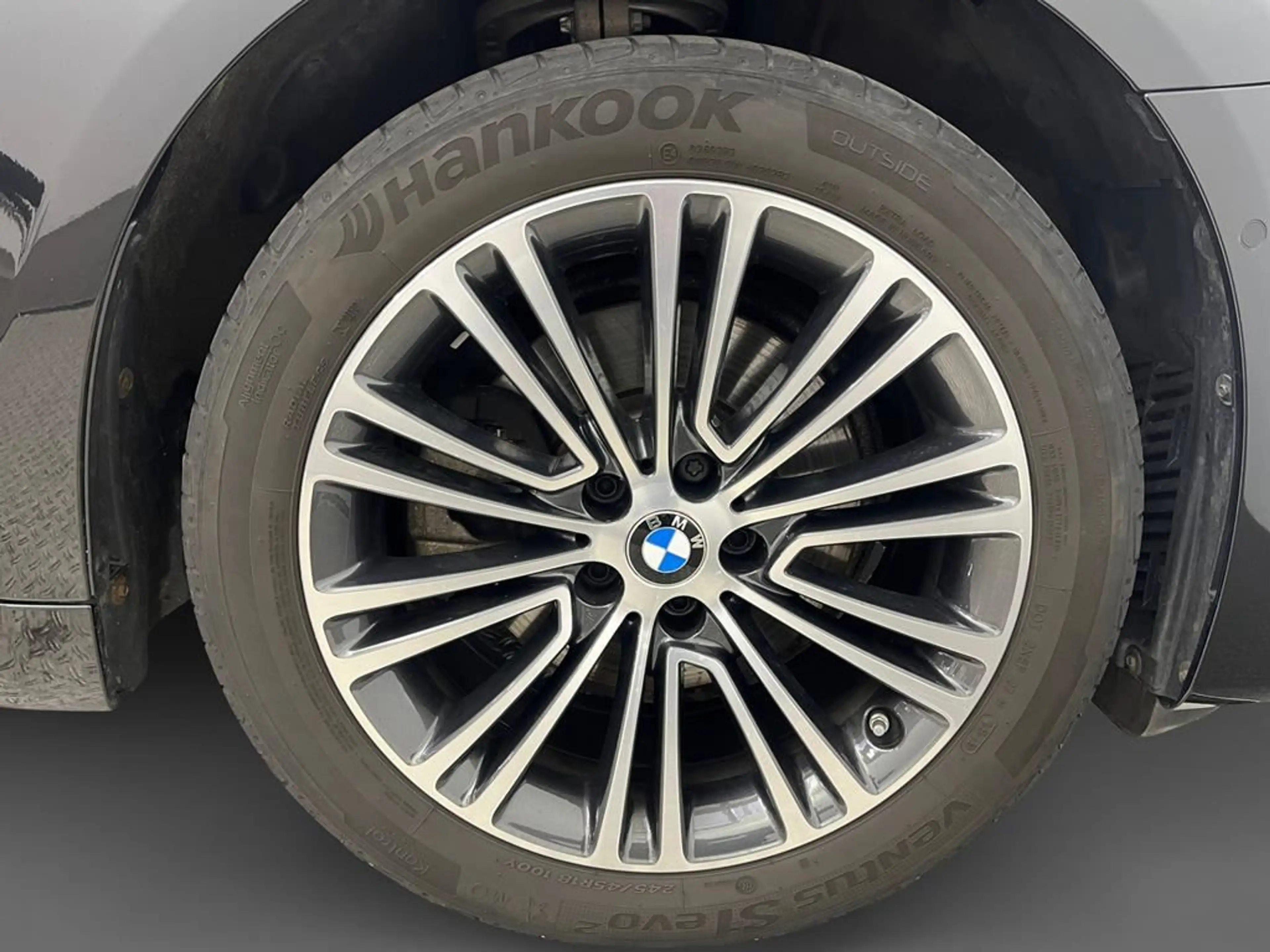 BMW 520 Sport Line — photo 15