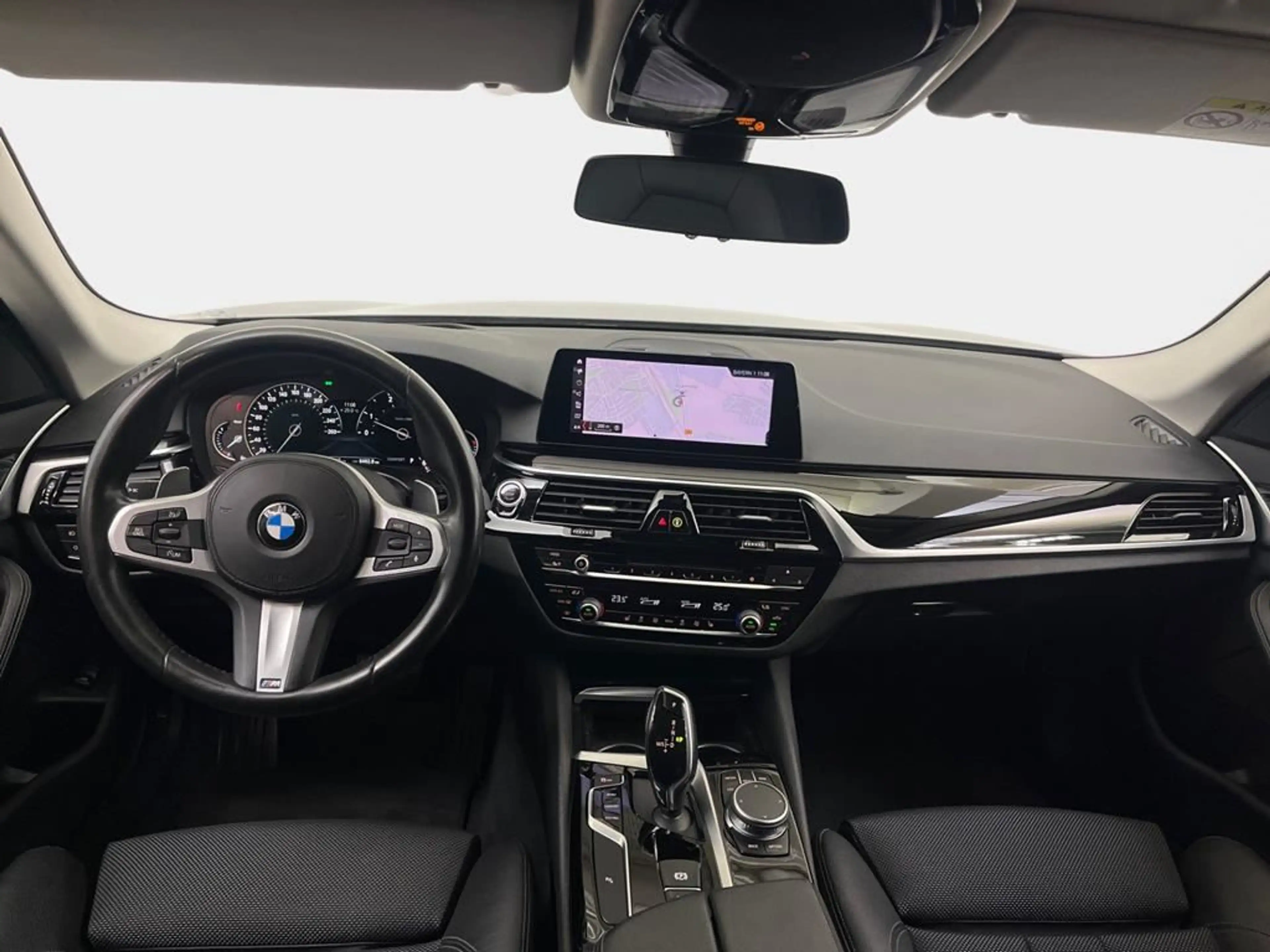 BMW 520 Sport Line — photo 10