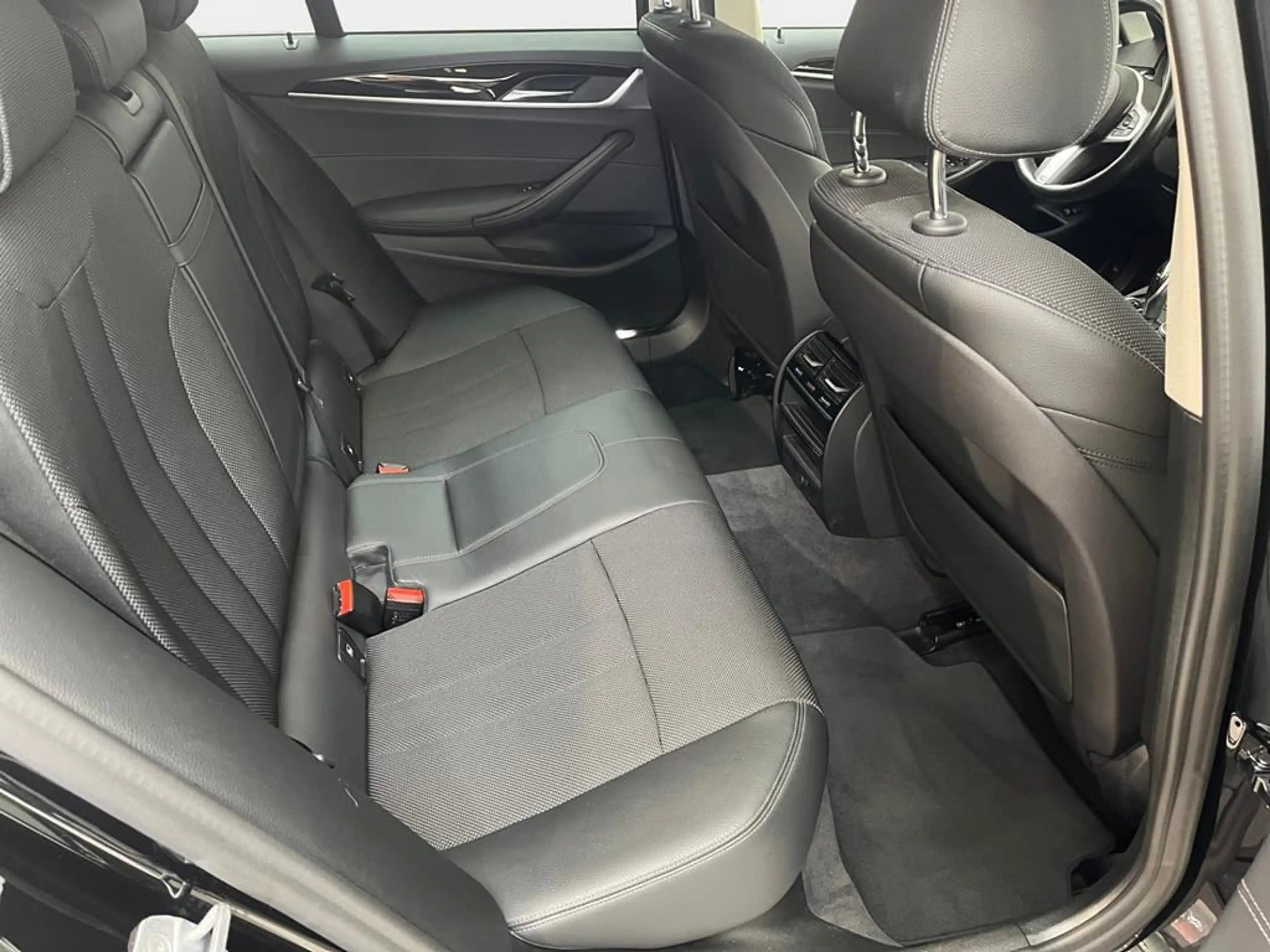 BMW 520 Sport Line — photo 14