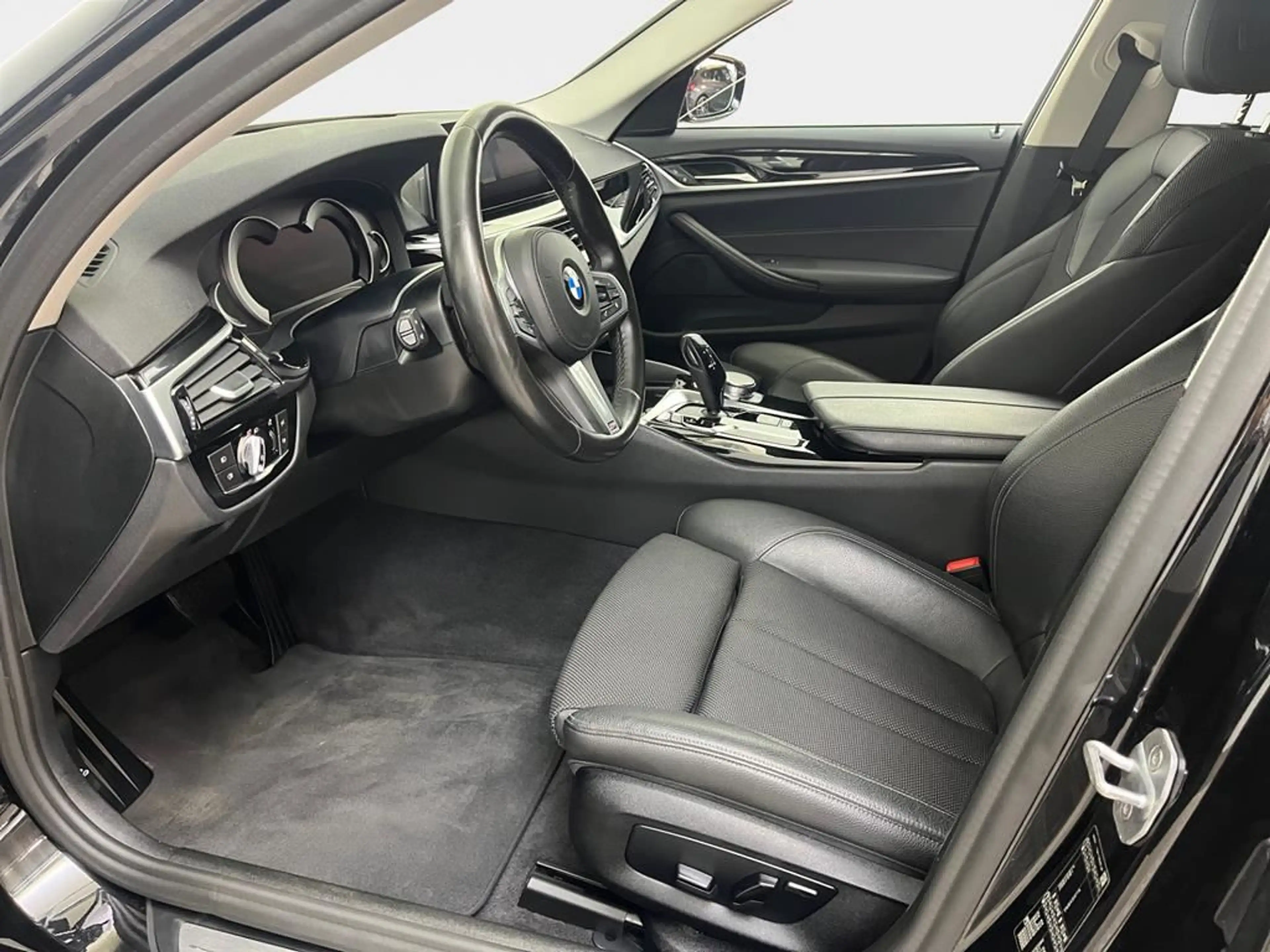 BMW 520 Sport Line — photo 7