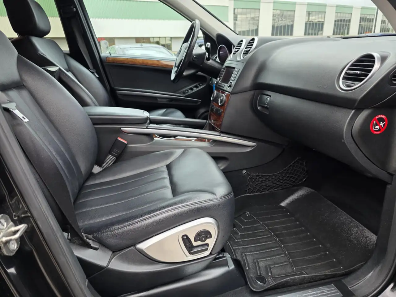 Mercedes-Benz M-Class снимка Mercedes-Benz M-Class