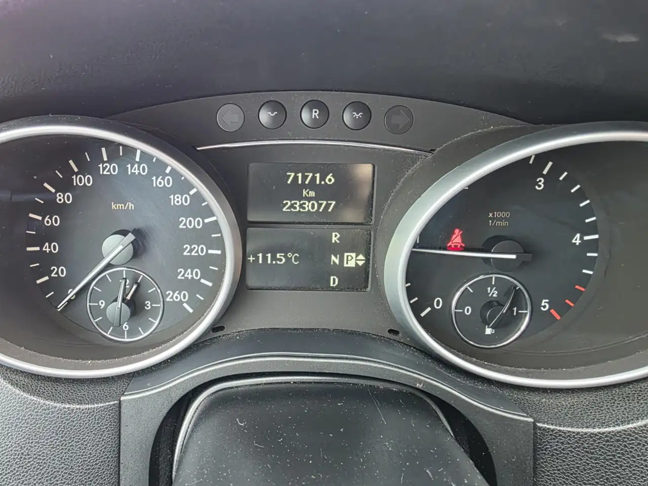 Mercedes-Benz M-Class снимка Mercedes-Benz M-Class