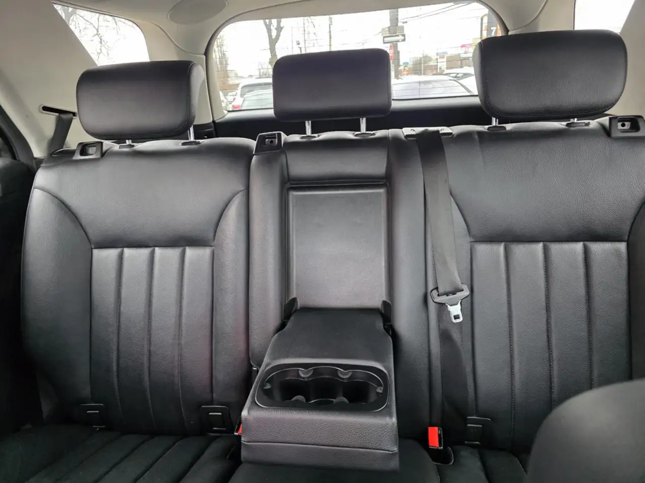 Mercedes-Benz M-Class снимка Mercedes-Benz M-Class